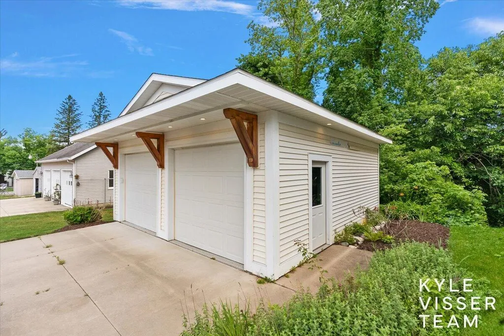 7007 Goldenrod Avenue NE Cannon Township MI 49341
