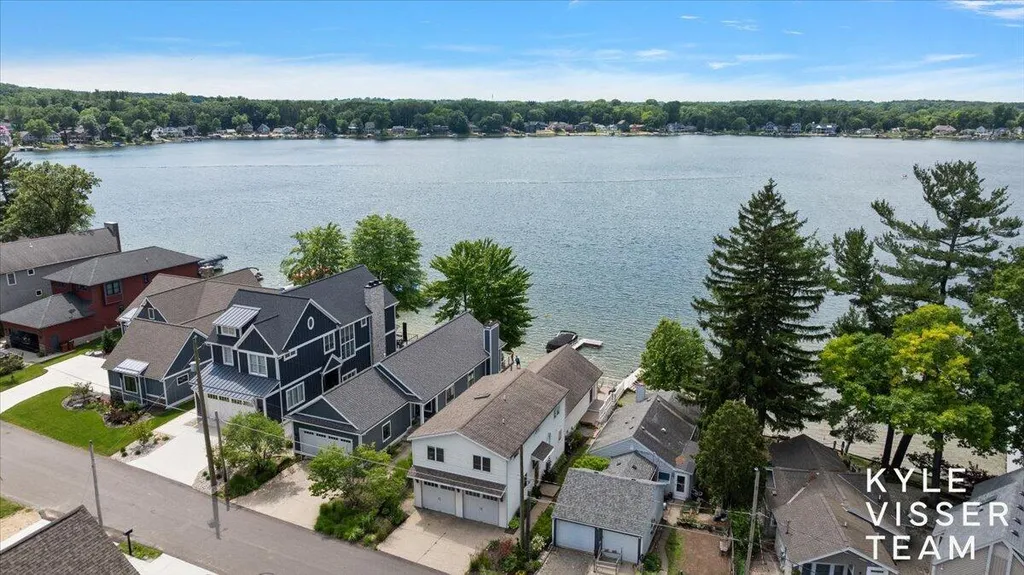 7007 Goldenrod Avenue NE Cannon Township MI 49341