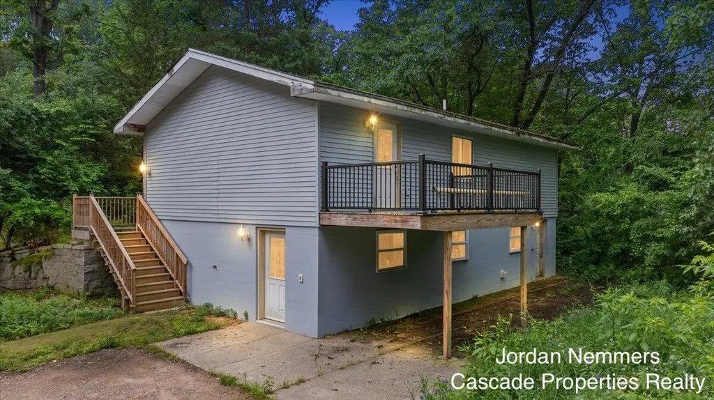 8945 Vergennes Street SE Ada Township MI 49301