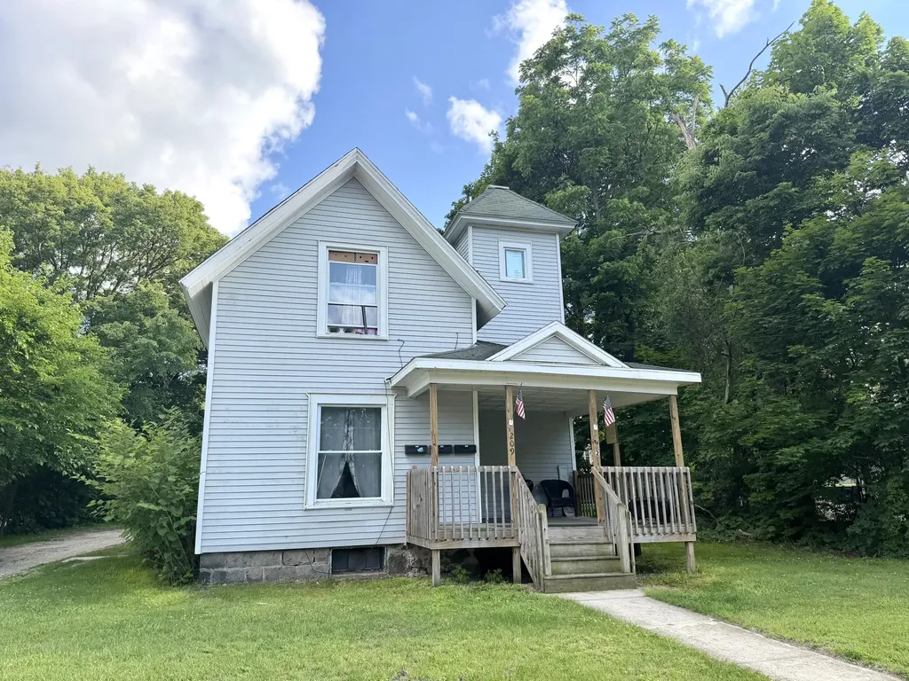209 E Washington Street Greenville City MI 48838