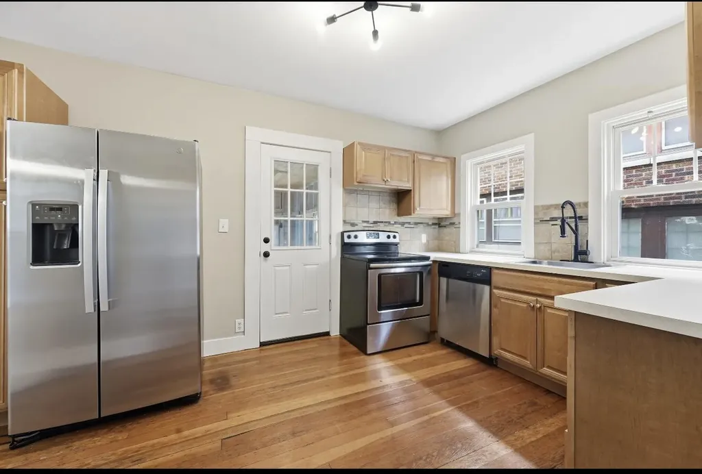 138 Burton Street SE Grand Rapids City MI 49507