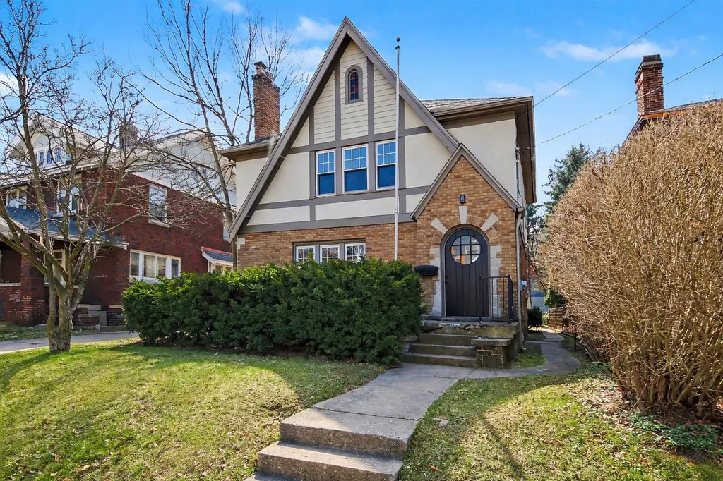 138 Burton Street SE Grand Rapids City MI 49507
