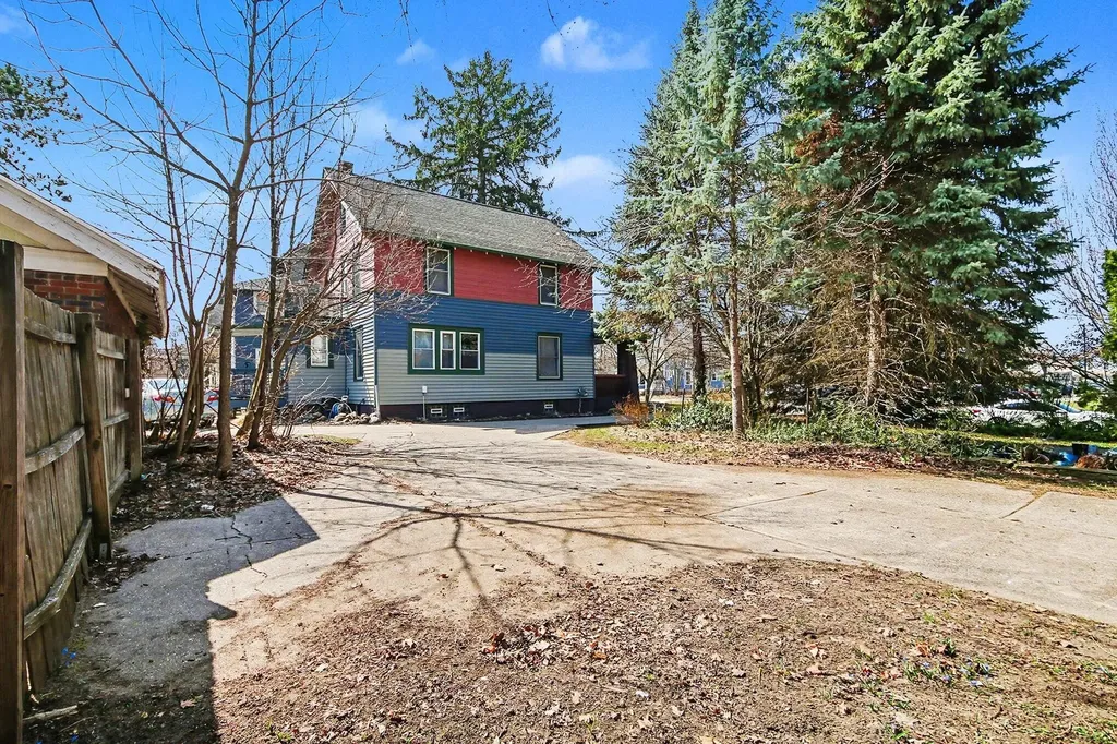 138 Burton Street SE Grand Rapids City MI 49507