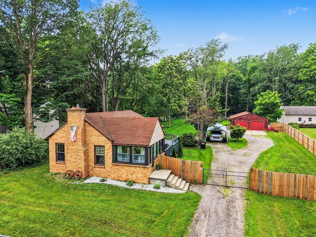 1229 Maplerow Avenue NW Walker City MI 49534