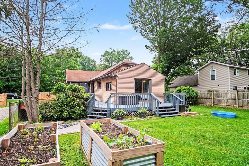 1229 Maplerow Avenue NW Walker City MI 49534
