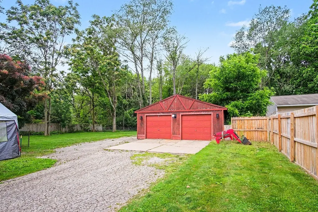 1229 Maplerow Avenue NW Walker City MI 49534