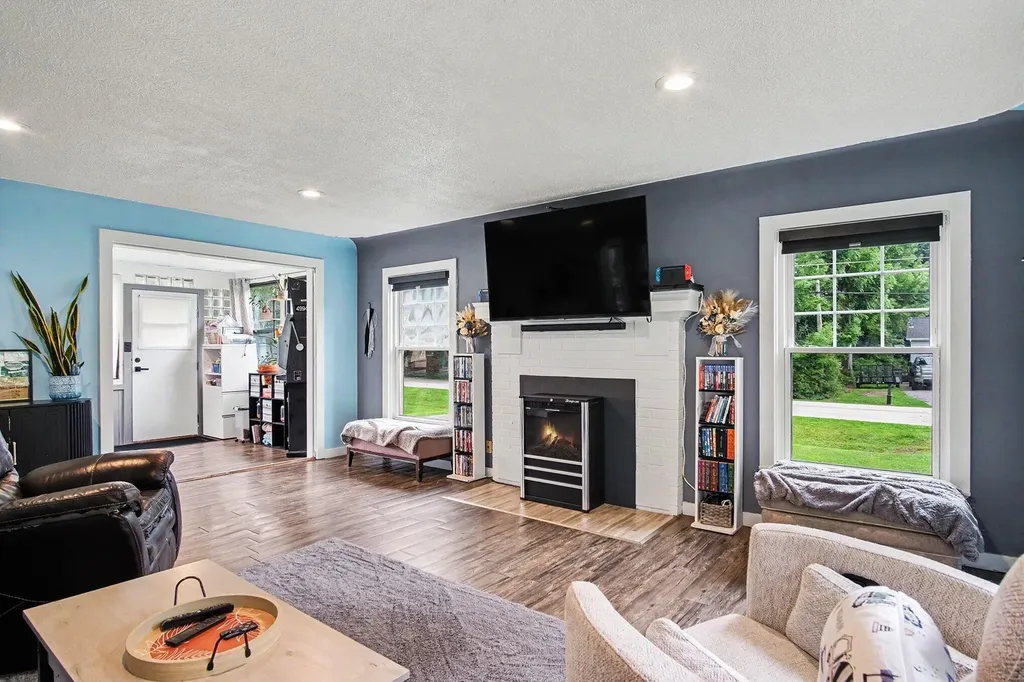 1229 Maplerow Avenue NW Walker City MI 49534
