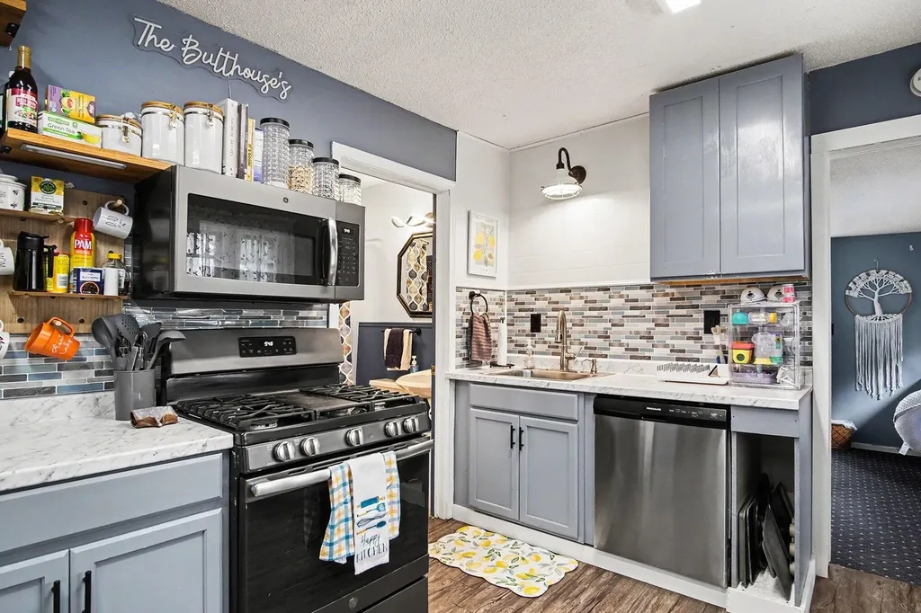 1229 Maplerow Avenue NW Walker City MI 49534