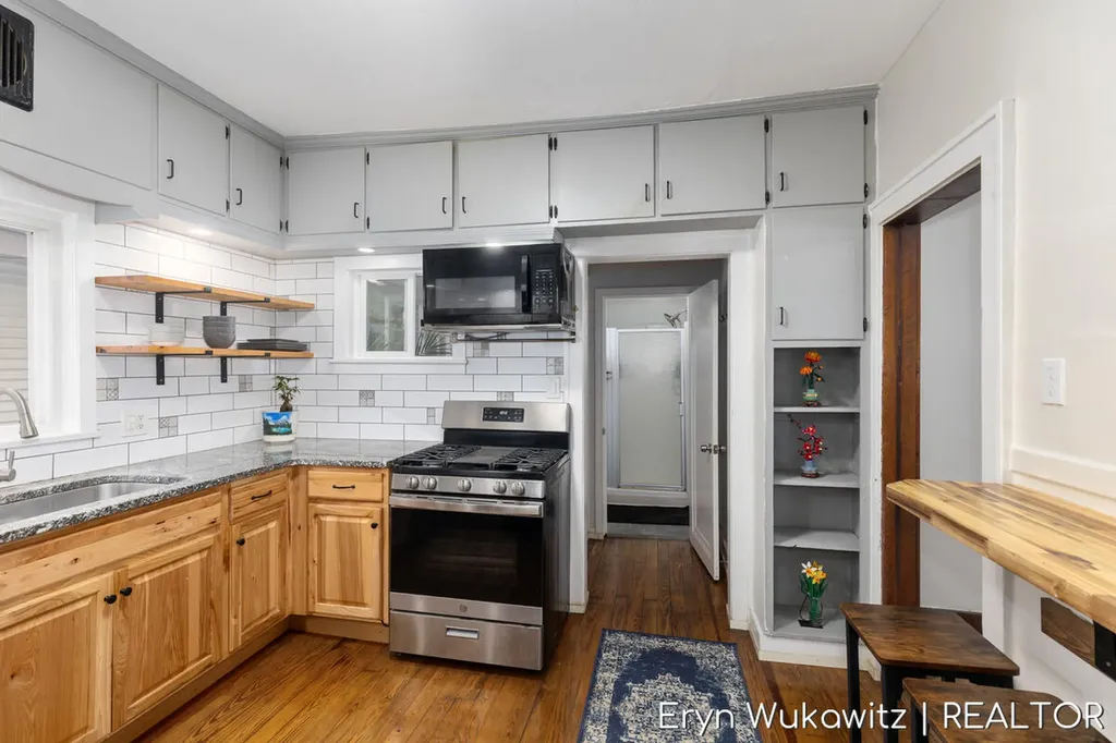 1038 Widdicomb Avenue NW Grand Rapids City MI 49504