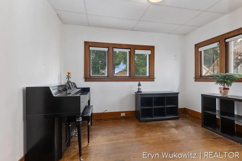 1038 Widdicomb Avenue NW Grand Rapids City MI 49504