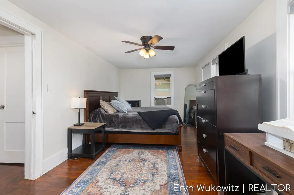 1038 Widdicomb Avenue NW Grand Rapids City MI 49504