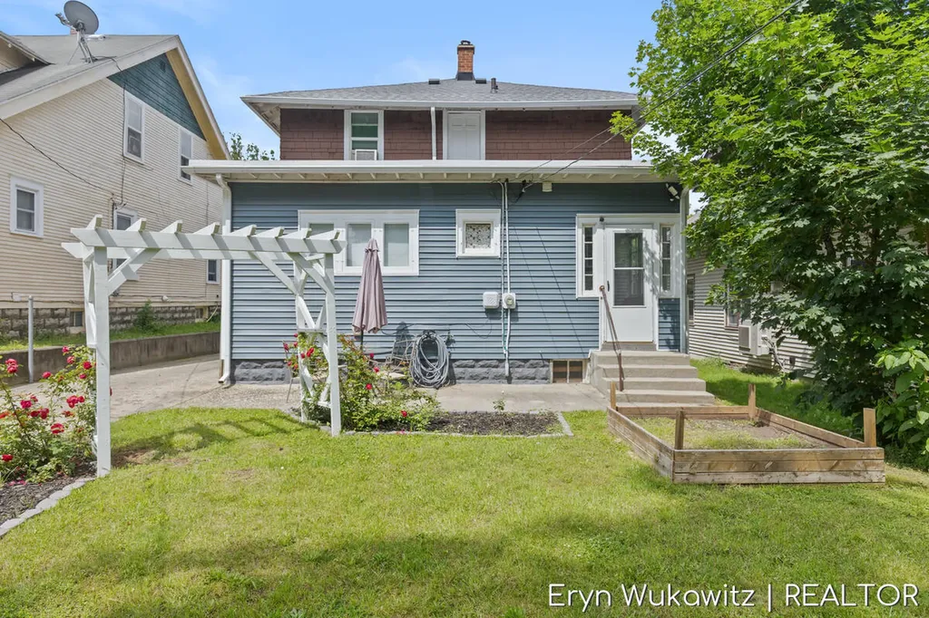 1038 Widdicomb Avenue NW Grand Rapids City MI 49504