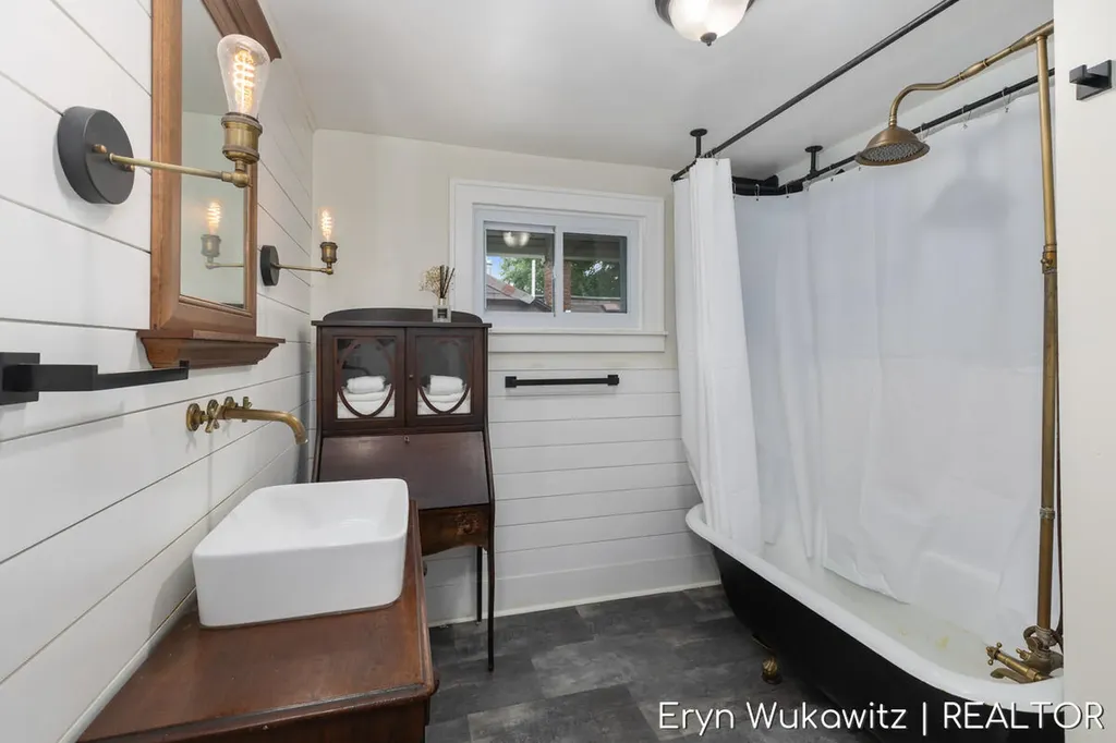 1038 Widdicomb Avenue NW Grand Rapids City MI 49504