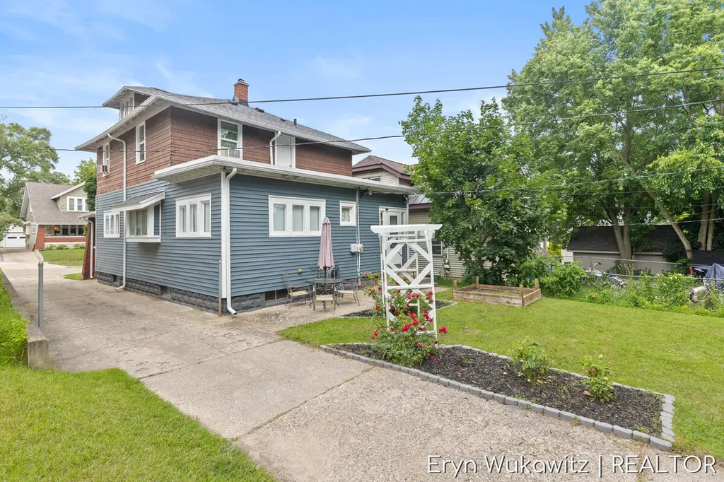 1038 Widdicomb Avenue NW Grand Rapids City MI 49504