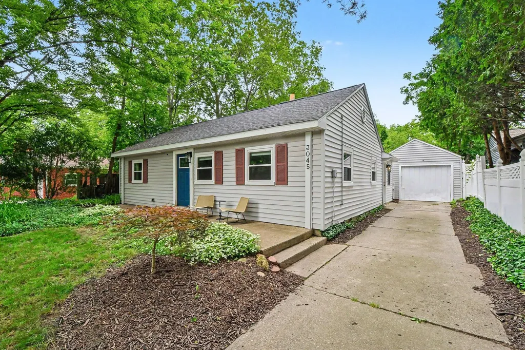 3045 Hall Street SE East Grand Rapids City MI 49506