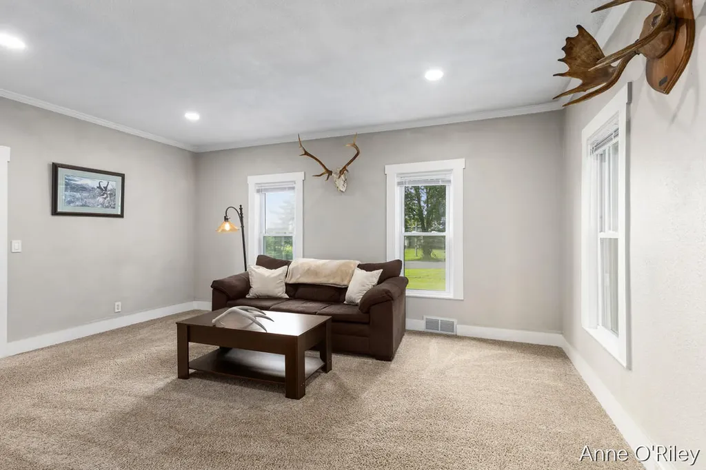 2811 E Vermontville Highway Unknown City MI 48813