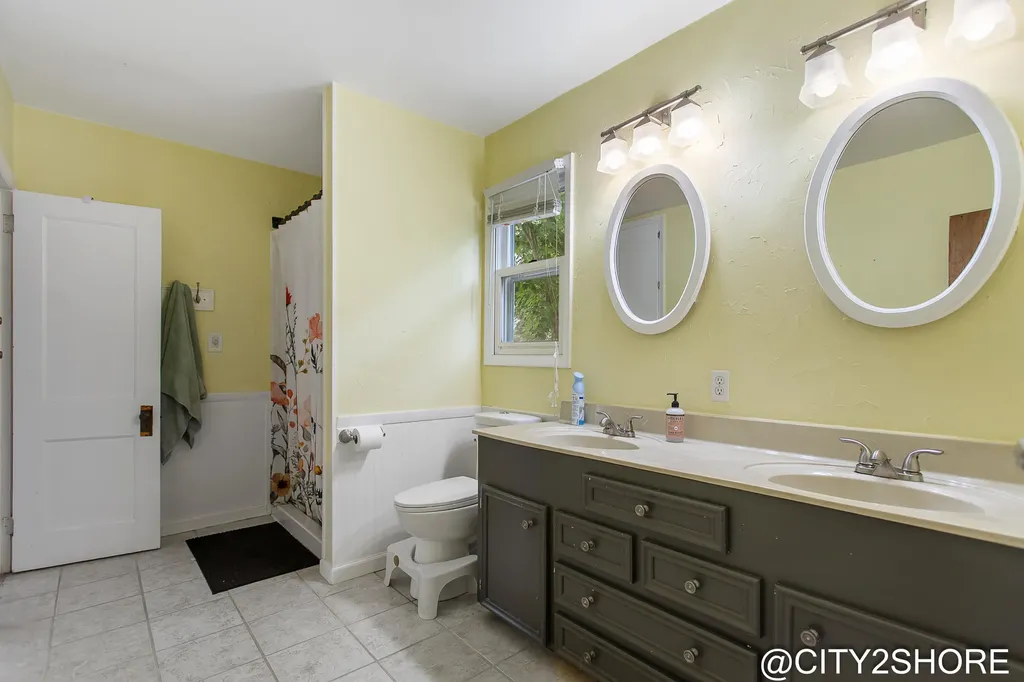 2317 Collingwood Avenue SW Wyoming City MI 49519