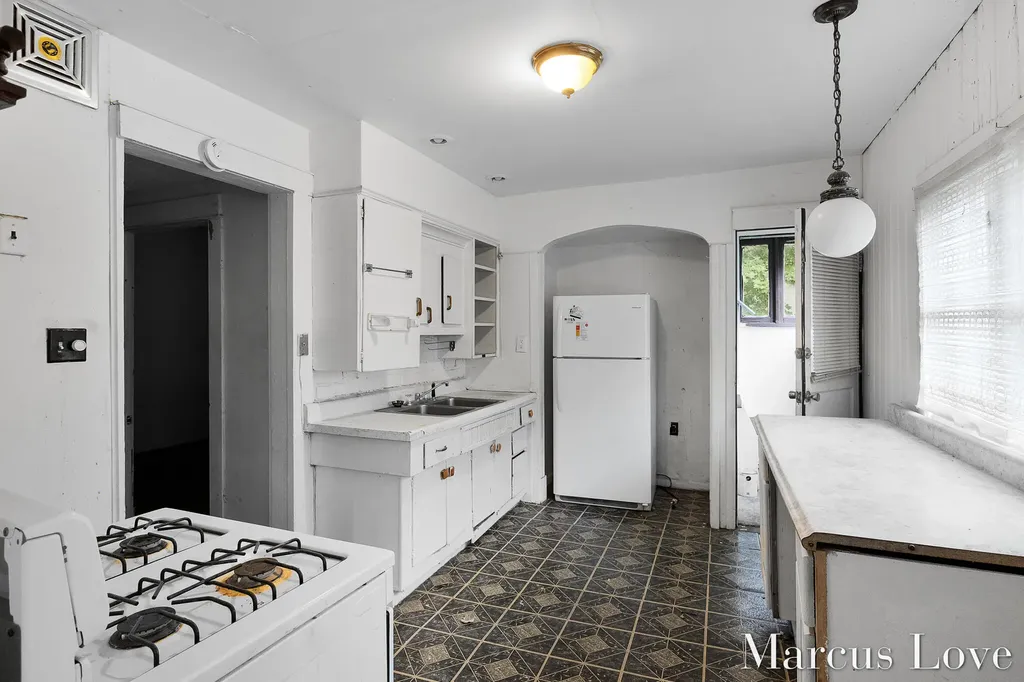 233 Hollister Avenue SE Grand Rapids City MI 49506