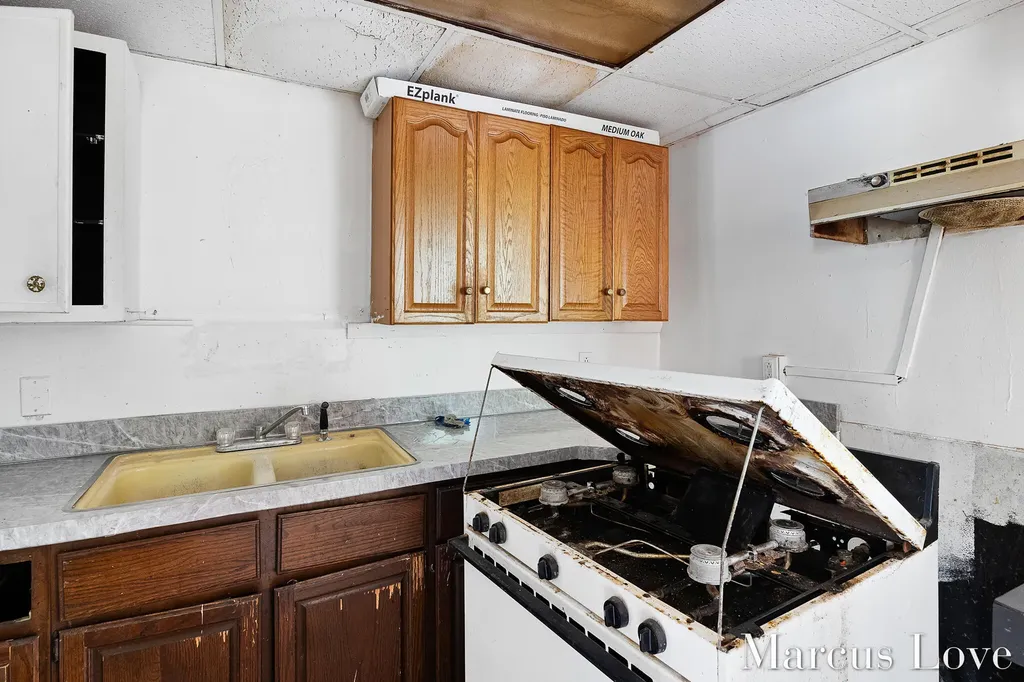 233 Hollister Avenue SE Grand Rapids City MI 49506