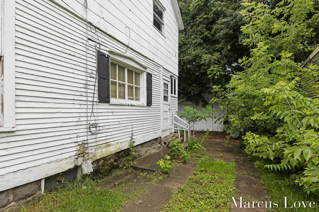 233 Hollister Avenue SE Grand Rapids City MI 49506