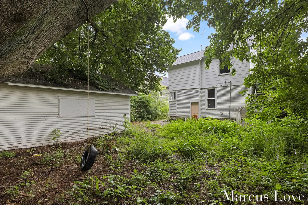 233 Hollister Avenue SE Grand Rapids City MI 49506