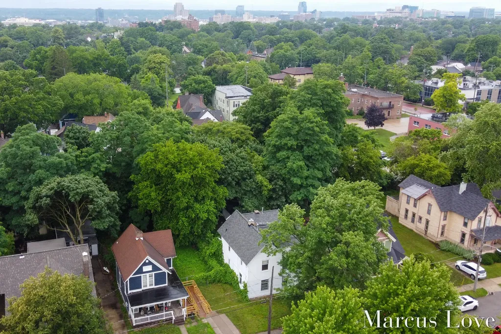 233 Hollister Avenue SE Grand Rapids City MI 49506