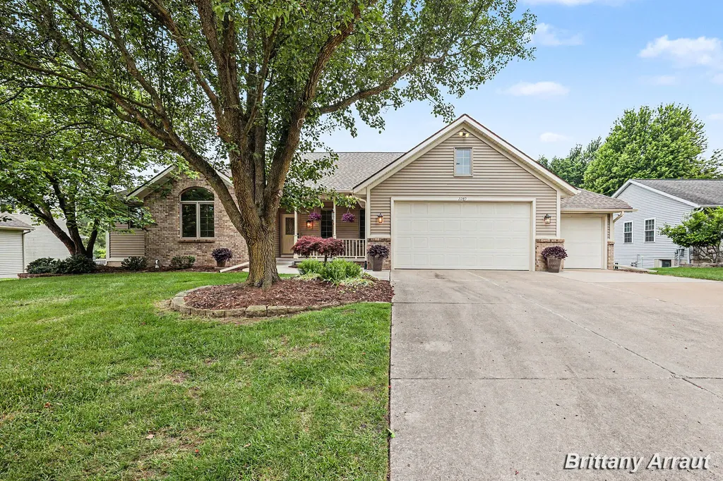 2289 Pheasant Avenue NW Walker City MI 49534