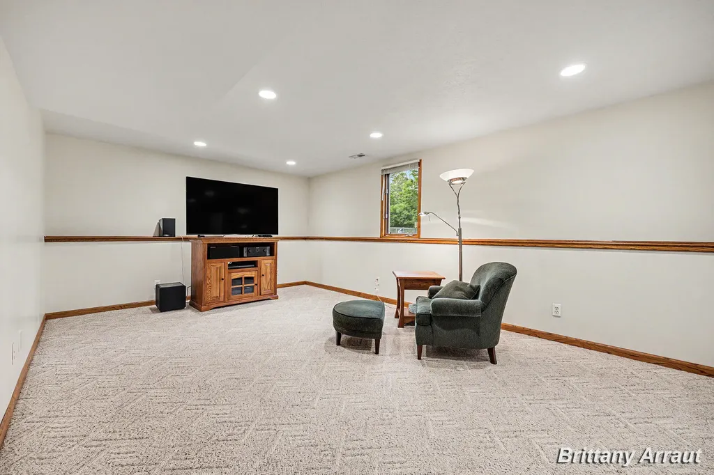2289 Pheasant Avenue NW Walker City MI 49534