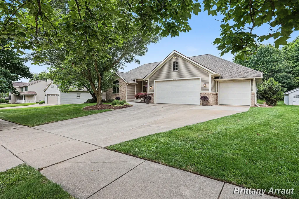 2289 Pheasant Avenue NW Walker City MI 49534