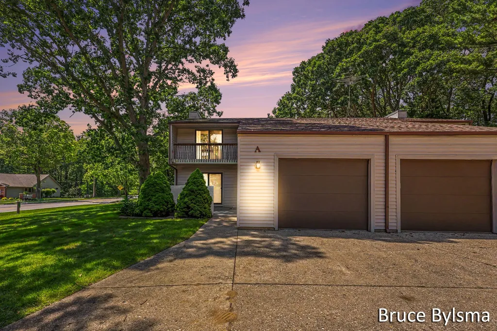 17570 Parkwood Drive Ferrysburg City MI 49456
