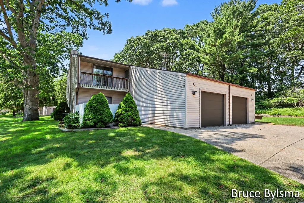 17570 Parkwood Drive Ferrysburg City MI 49456