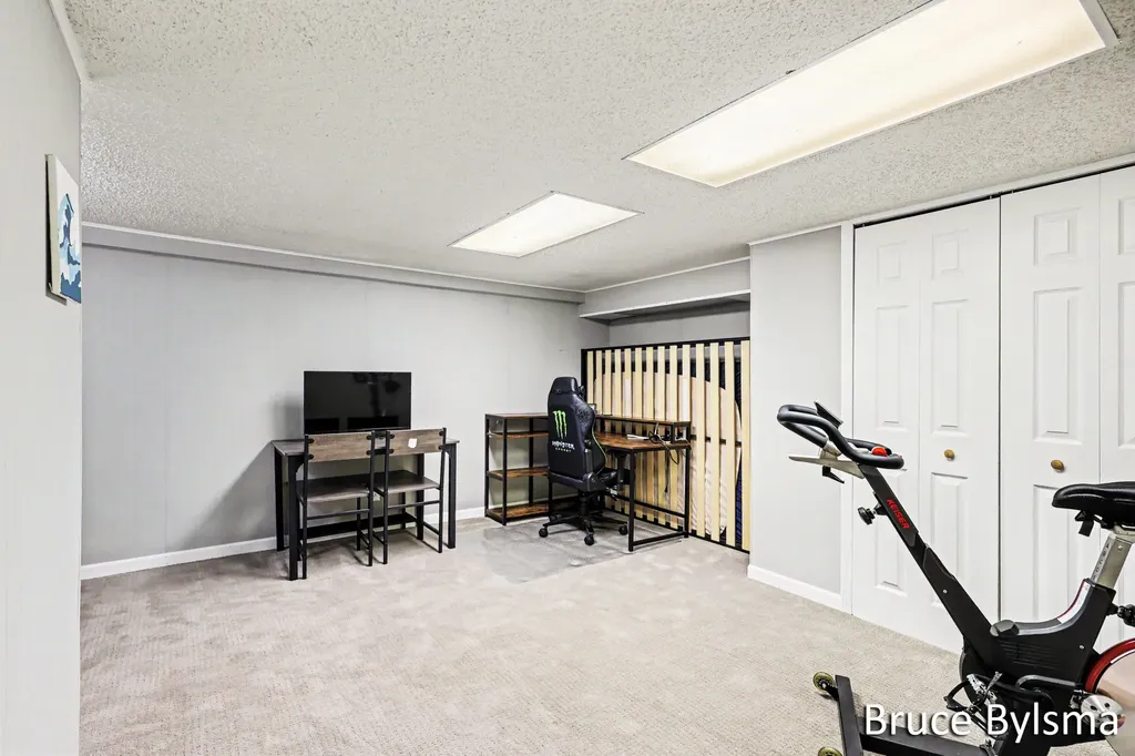 17570 Parkwood Drive Ferrysburg City MI 49456
