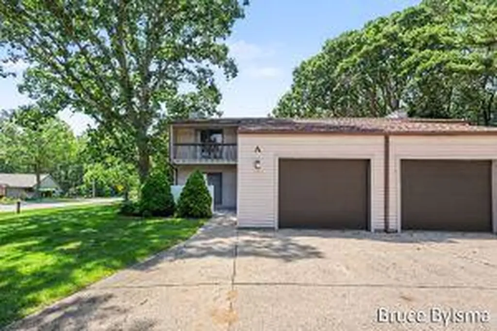 17570 Parkwood Drive Ferrysburg City MI 49456