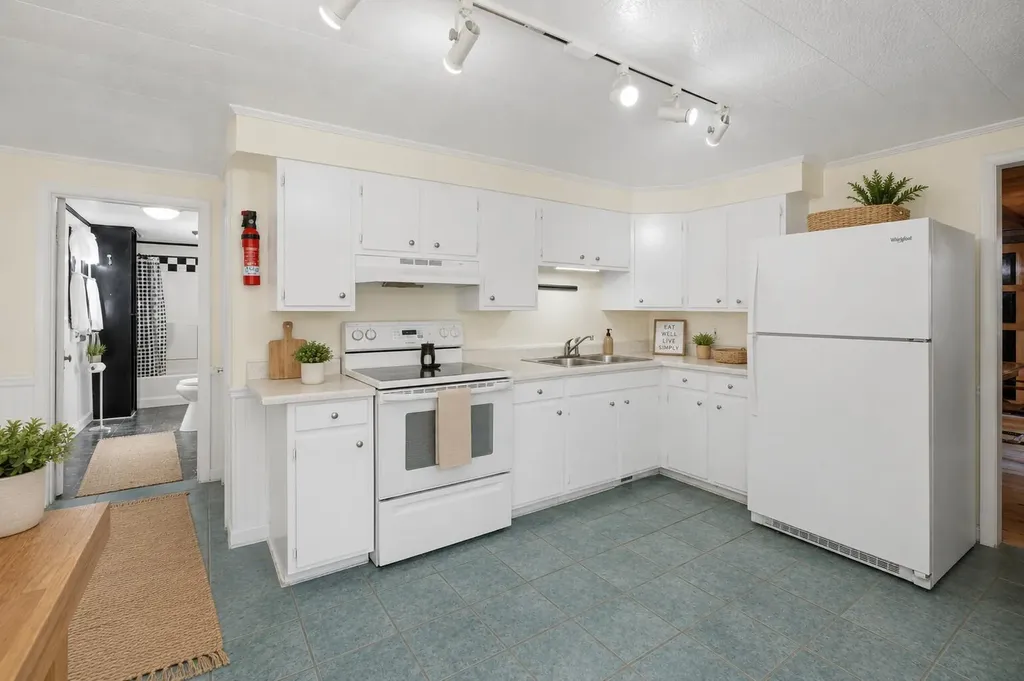 579 38th Street Cheshire Township MI 49010