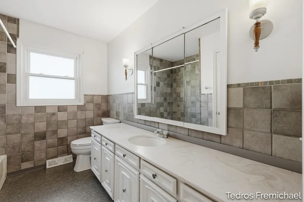 2423 Ridgefield Road Portage City MI 49024