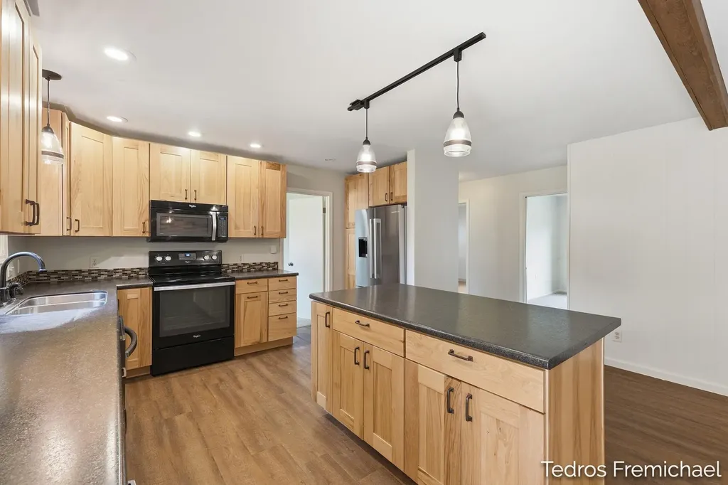 2423 Ridgefield Road Portage City MI 49024