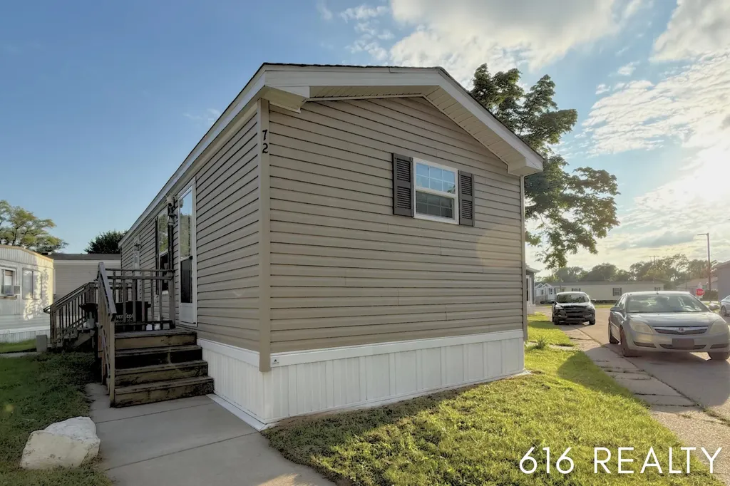 72 N Green Meadow Street SE Gaines Charter Township MI 49548