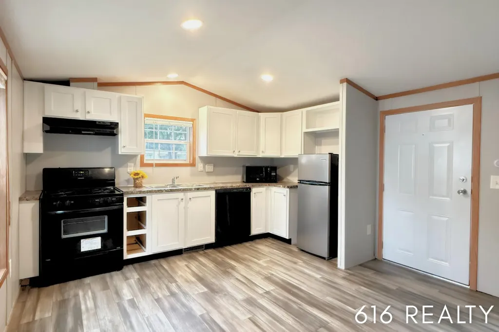 72 N Green Meadow Street SE Gaines Charter Township MI 49548