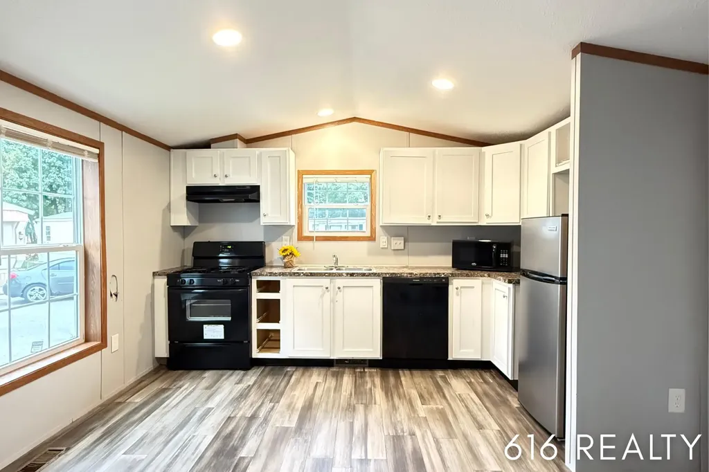 72 N Green Meadow Street SE Gaines Charter Township MI 49548