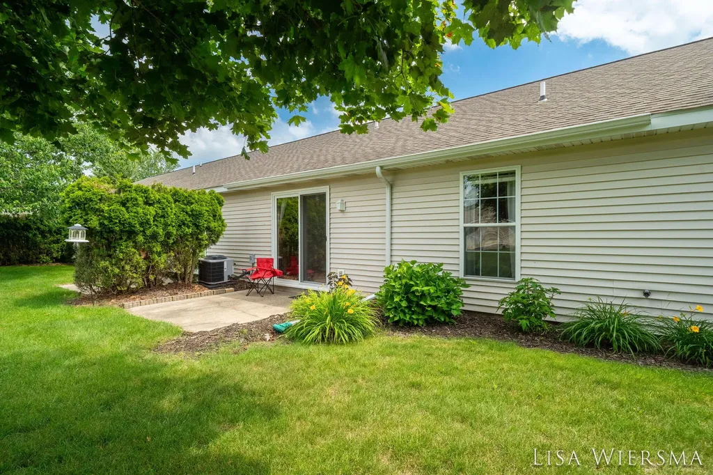 11967 Willow Wood Lane S Holland Charter Township MI 49424