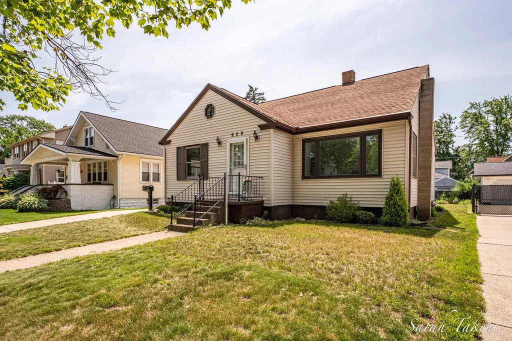 926 Franklin Avenue Grand Haven City MI 49417