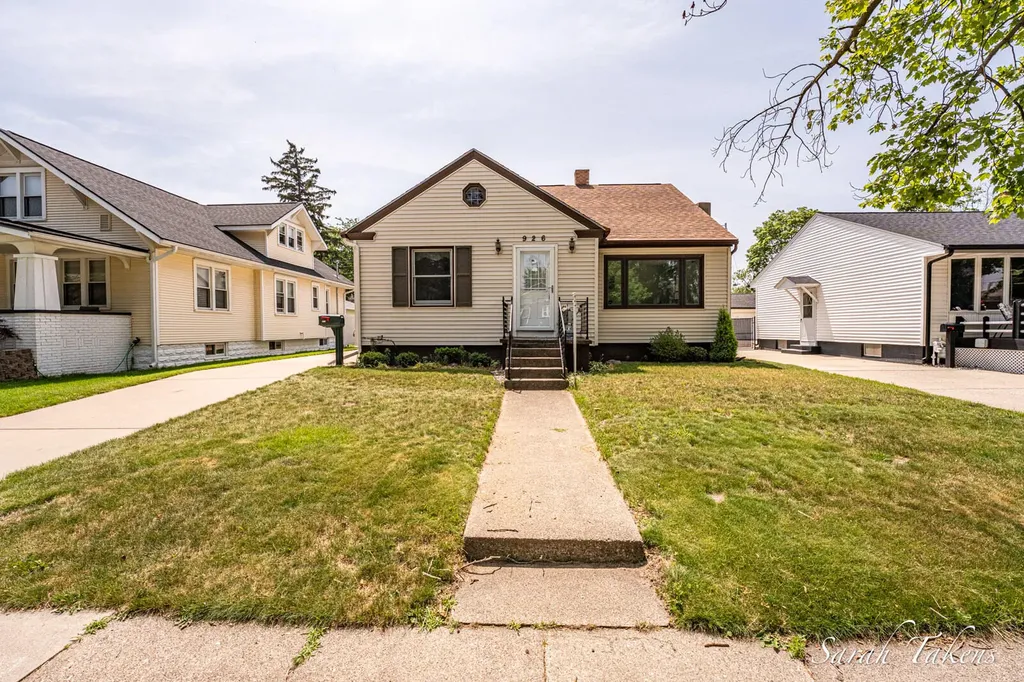 926 Franklin Avenue Grand Haven City MI 49417