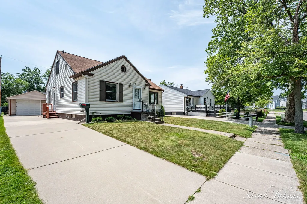 926 Franklin Avenue Grand Haven City MI 49417