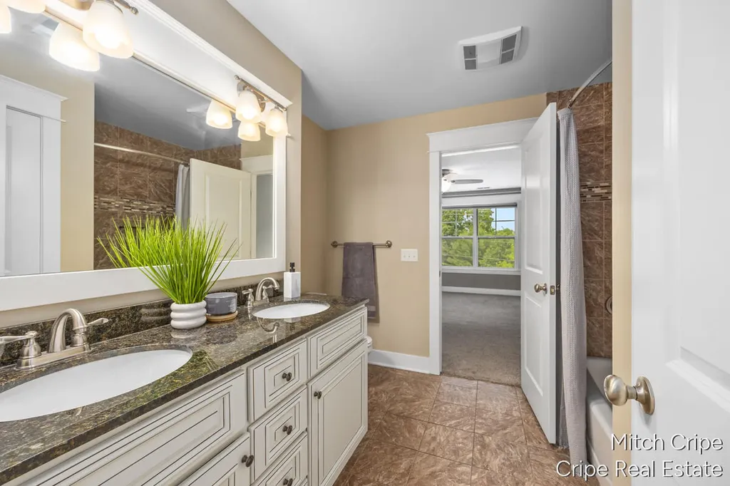 5050 Tiamo Lane NE Cannon Township MI 49341