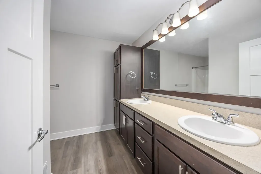 1368 S Village Circle Oshtemo Charter Township MI 49009