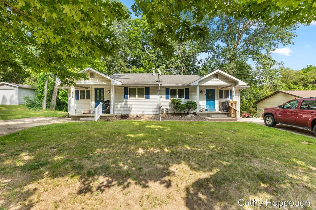 610-612 N Dexter Street Ionia City MI 48846
