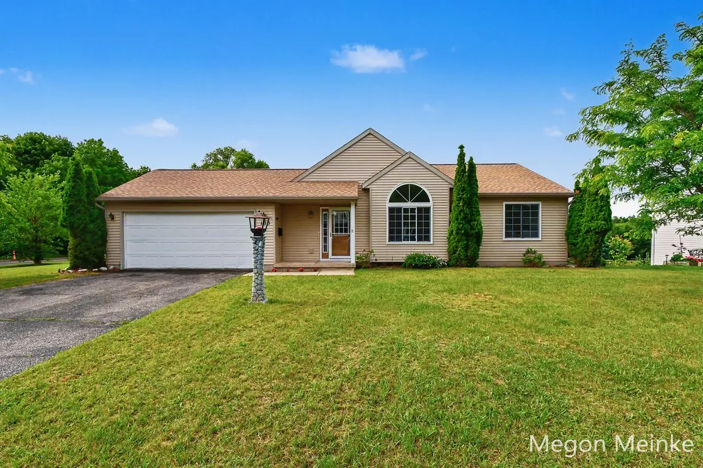 105 Pineview Drive Belding City MI 48809