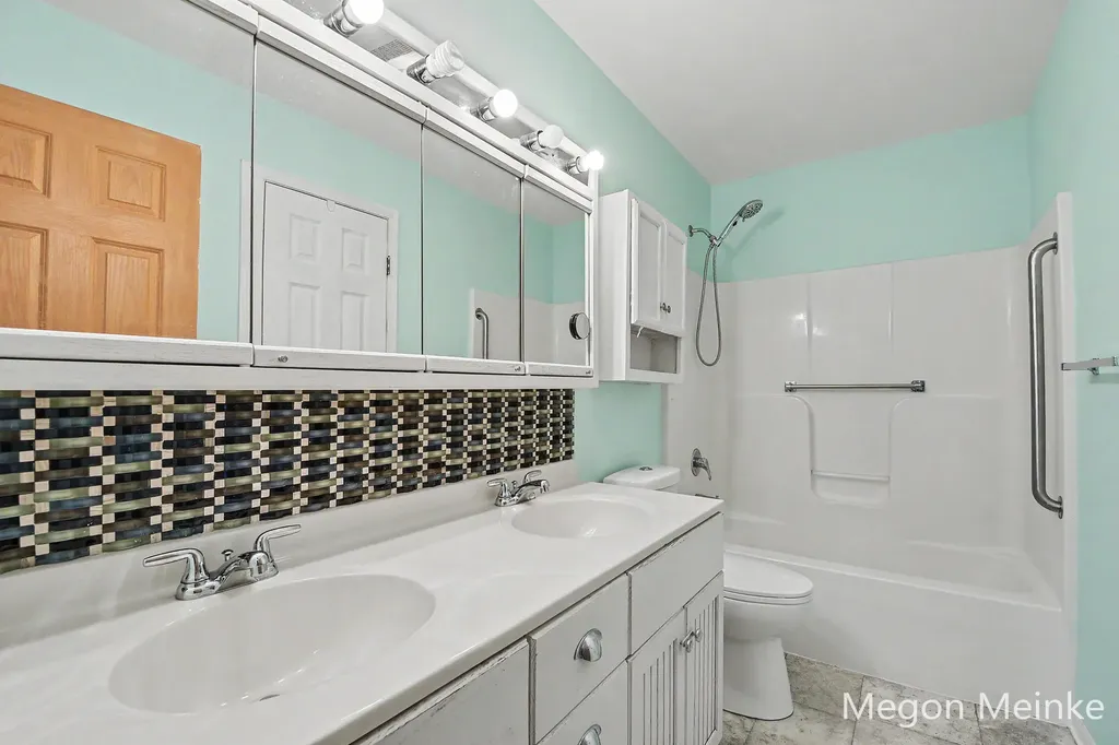 105 Pineview Drive Belding City MI 48809