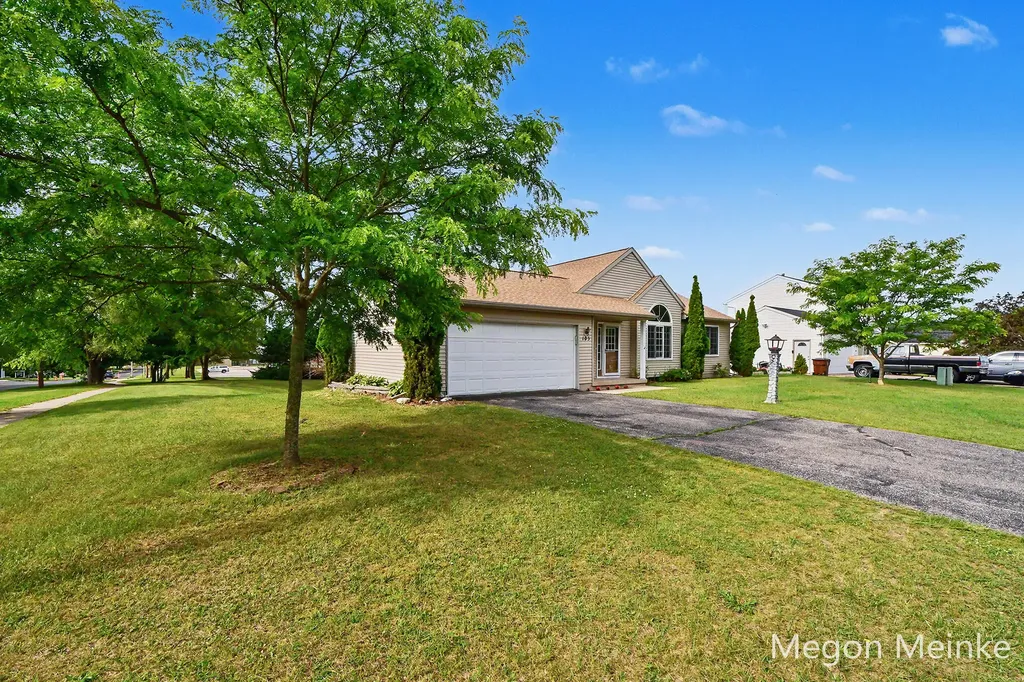105 Pineview Drive Belding City MI 48809
