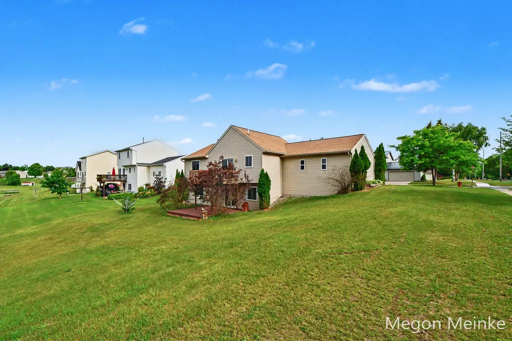 105 Pineview Drive Belding City MI 48809